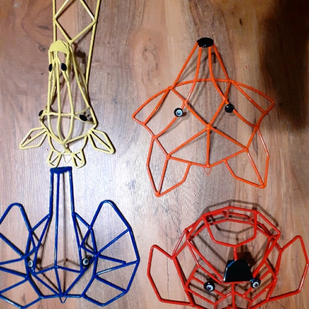 4 wall hangings